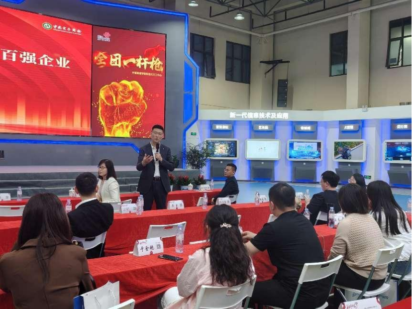 標(biāo)桿企業(yè)參訪聯(lián)通二中心9.png